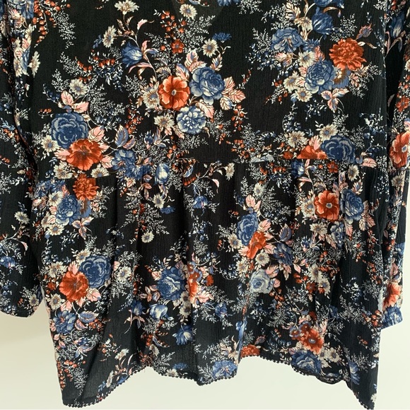 • [American Eagle] Keyhole Blouse • - Picture 9 of 13